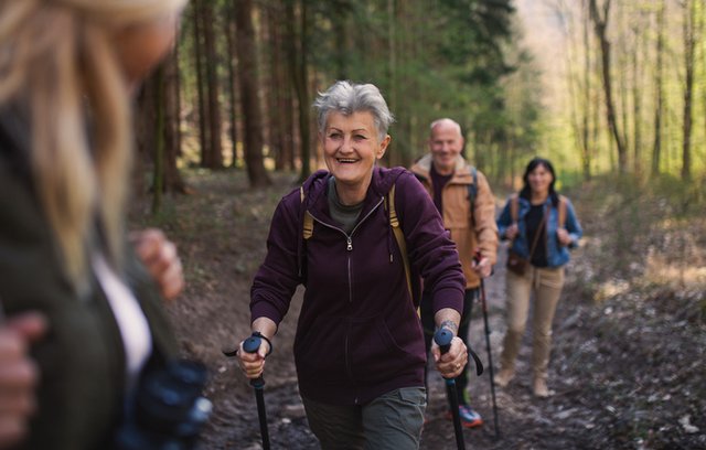 So wandern Sie sorgenfrei - Tipps für Senioren