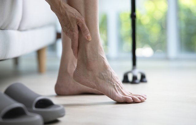 Schmerzende, rissige Fersen