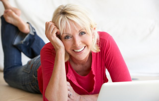 Online-Shopping, Generation 50plus, Senioren, Seniorinnen, Einkaufen