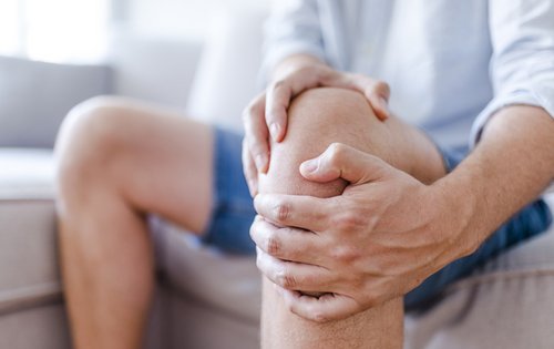 Gelenkschmerzen lindern: Was wirklich hilft