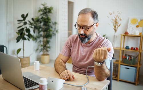 Blutdruck natürlich regulieren: So gelingt es