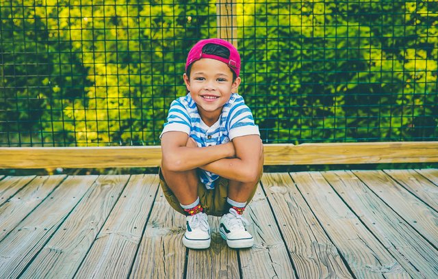 Welche Mode ist 2025 für kleine Jungen angesagt? 