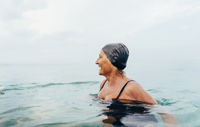 Schwimmfreude im Alter: Gesunde Bewegung im Wasser