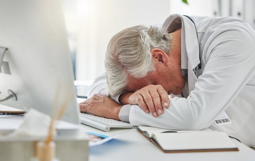 Müde trotz Schlaf: Wenn Energie fehlt