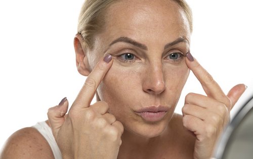 Augenringe reduzieren: Was sichtbar hilft