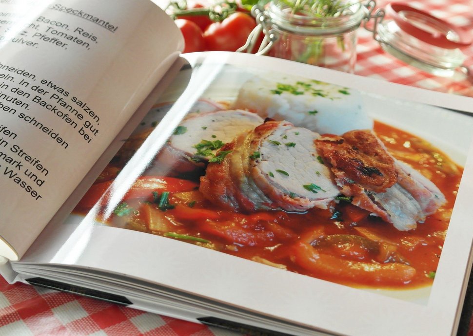 Rezepte kommen heute nicht mehr aus dem Kochbuch, sondern aus dem Internet. Ausgedruckt lassen sie sich abheften und immer wieder zubereiten.