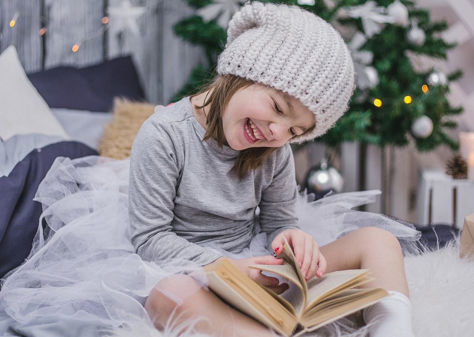 Kinder lieben Geschenke und Großeltern verwöhnen ihre Enkelkinder nur zu gern. 