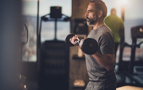 Stark mit 50: So gelingt nachhaltiger Muskelaufbau