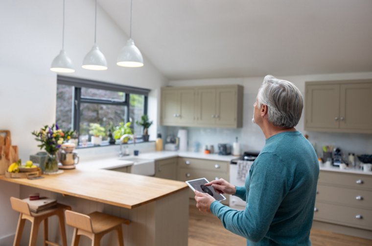 Länger zuhause leben: Wie Smart Home dabei hilft