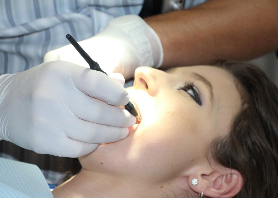 Zahnzusatzversicherung im Alter sehr sinnvoll.