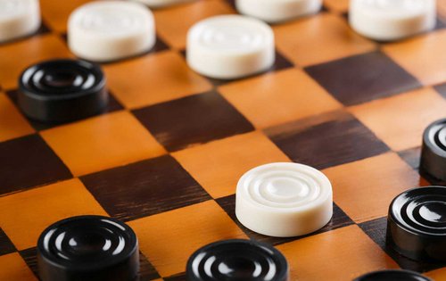 Dame: Ein Klassiker des Brettspiels