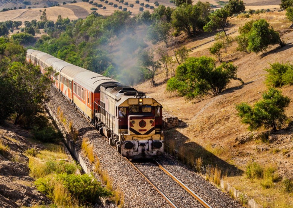 Im Desert Oriental Express durch Marokkos Norden | Credit: Geert, Adobe Stock